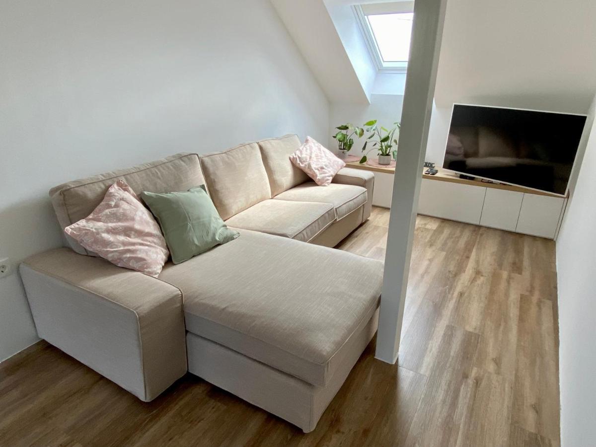 Sunny Oak Estate Appartement Mengeš Buitenkant foto