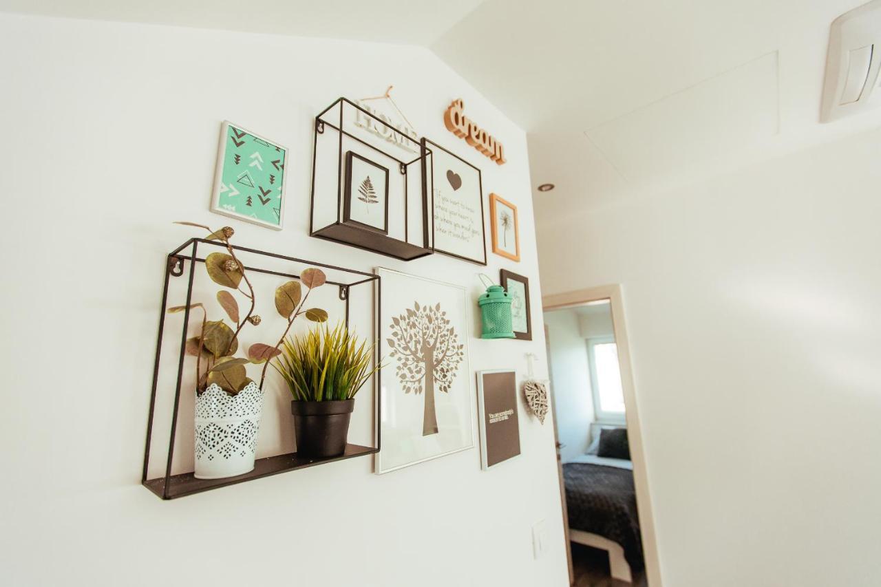 Sunny Oak Estate Appartement Mengeš Buitenkant foto