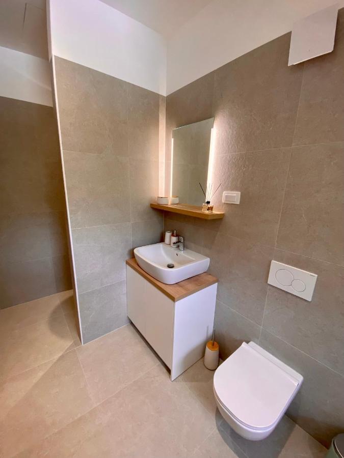 Sunny Oak Estate Appartement Mengeš Buitenkant foto