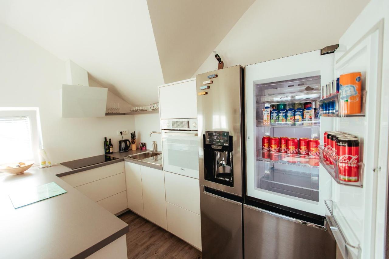 Sunny Oak Estate Appartement Mengeš Buitenkant foto