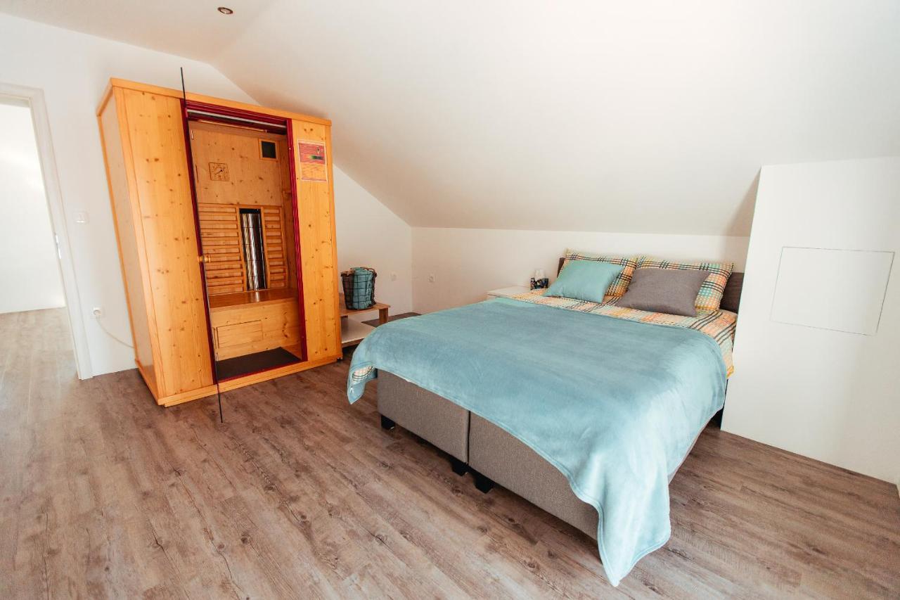 Sunny Oak Estate Appartement Mengeš Buitenkant foto