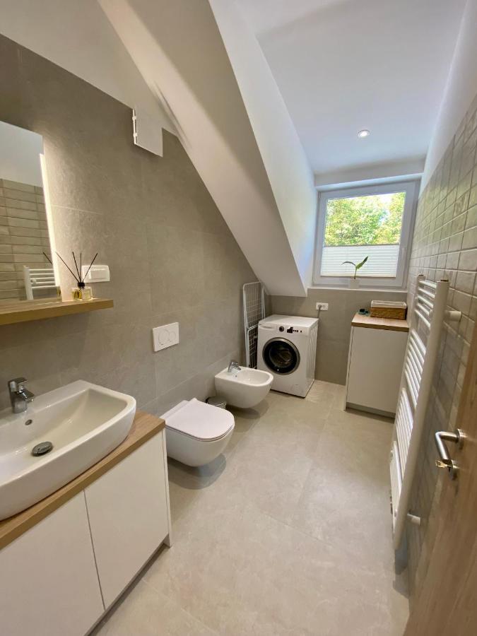 Sunny Oak Estate Appartement Mengeš Buitenkant foto