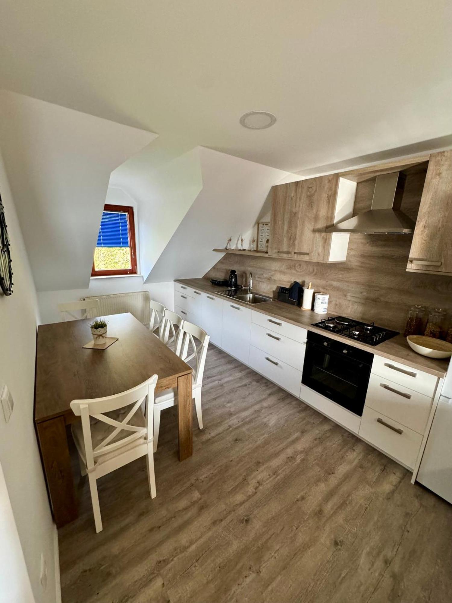 Sunny Oak Estate Appartement Mengeš Buitenkant foto