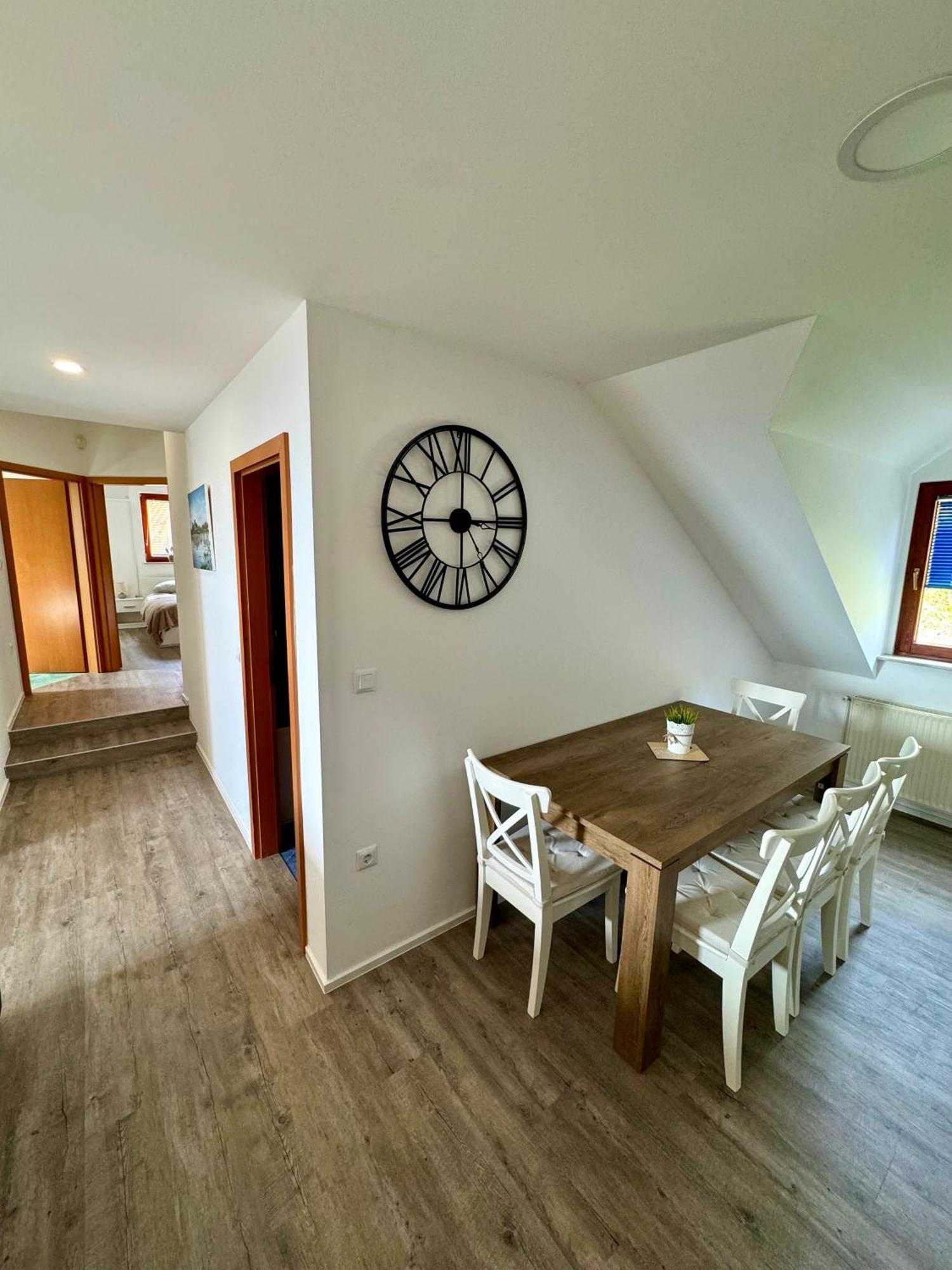 Sunny Oak Estate Appartement Mengeš Buitenkant foto