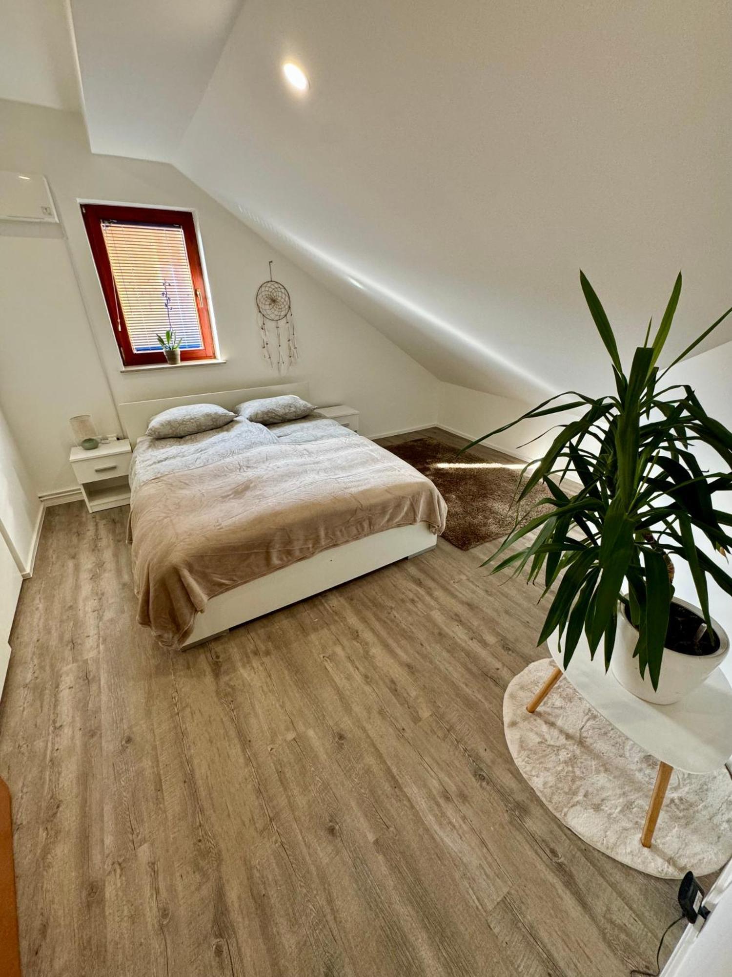 Sunny Oak Estate Appartement Mengeš Buitenkant foto